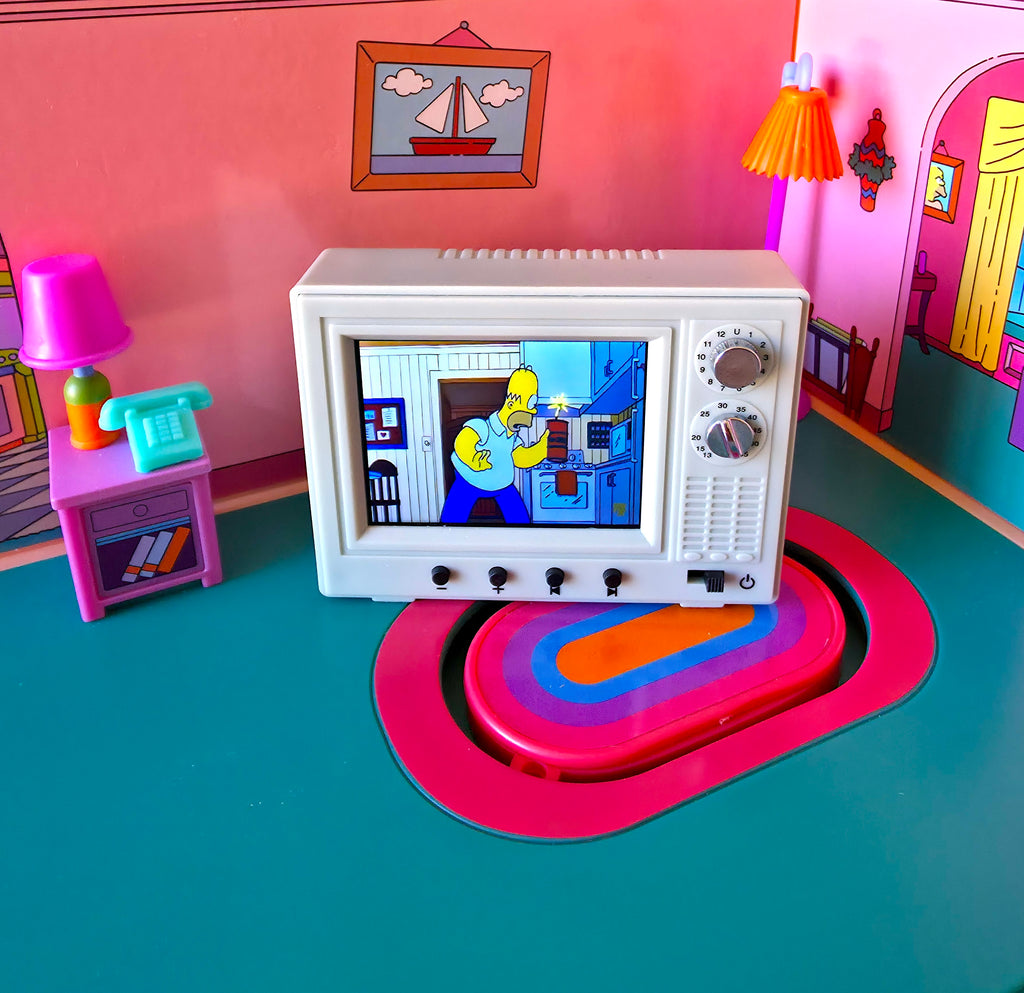 Mini TV™ - Retro 2.4-inch TV