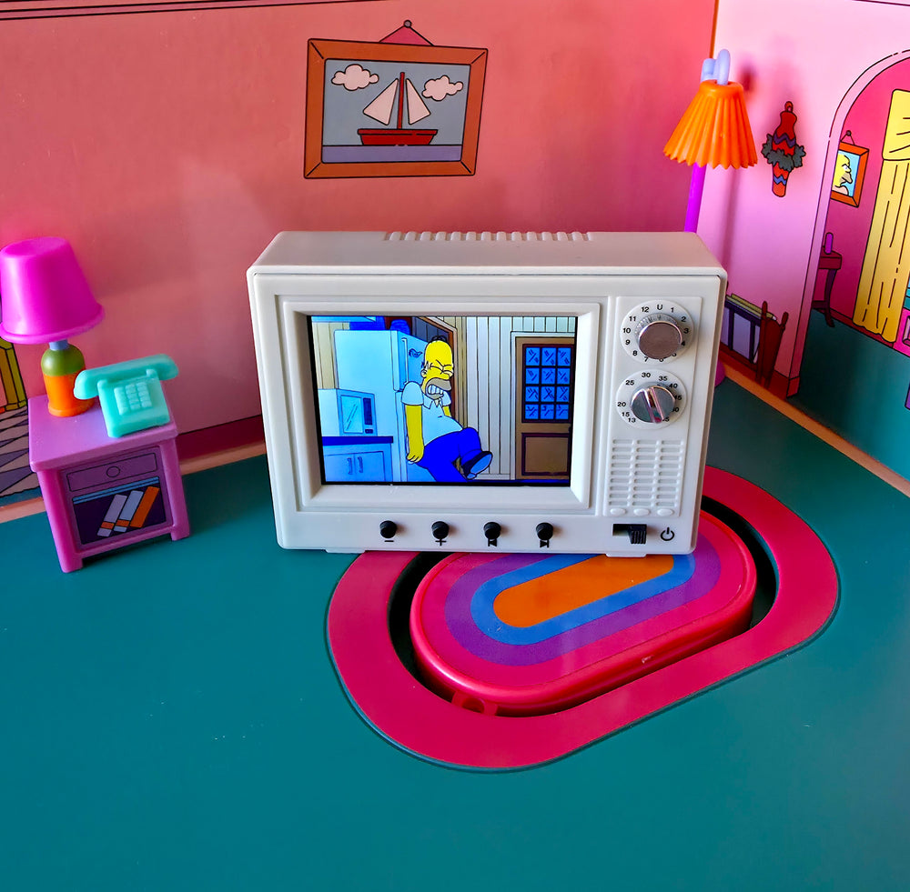Mini TV™ - Retro 2.4-inch TV