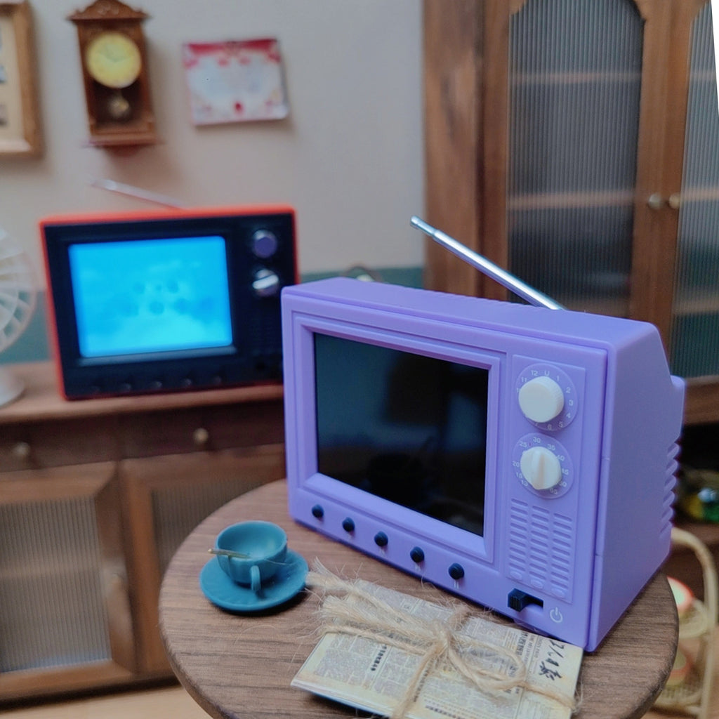 Mini TV™ - Retro 2.4-inch TV