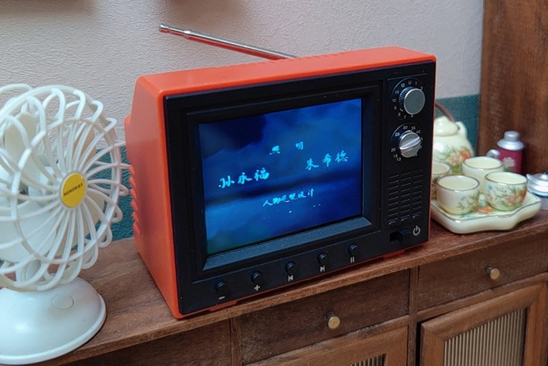 Mini TV™ - Retro 2.4-inch TV