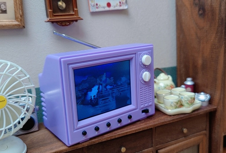 Mini TV™ - Retro 2.4-inch TV